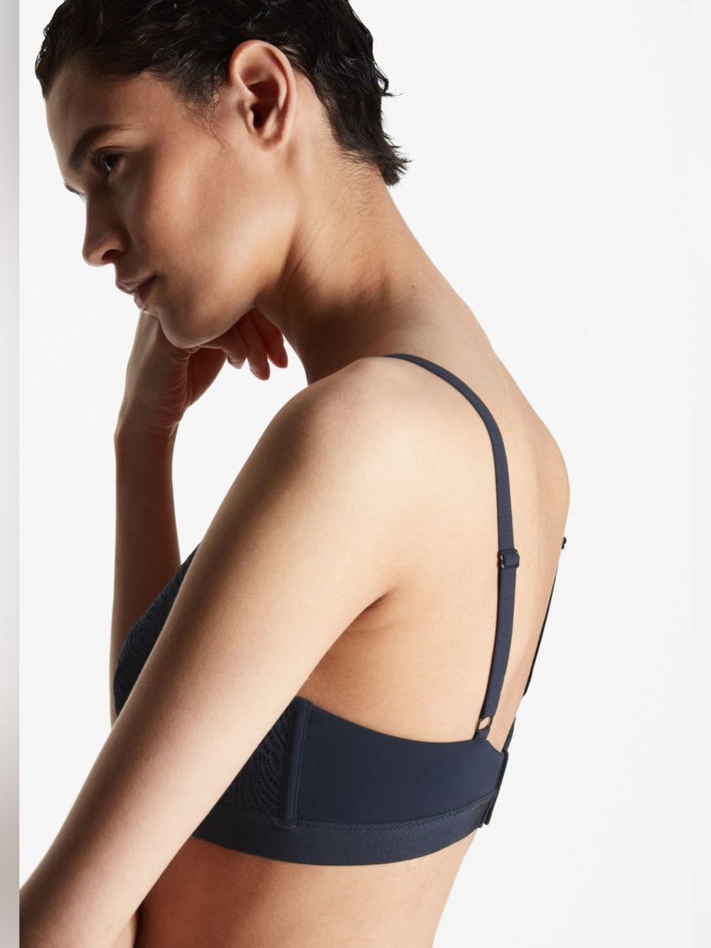 COS Triangle Bra - Picture 4 of 7